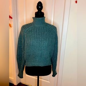 H&M CROPPED SWEATER